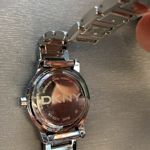 New DKNY 2 tone ladies watch - Picture 4 of 6